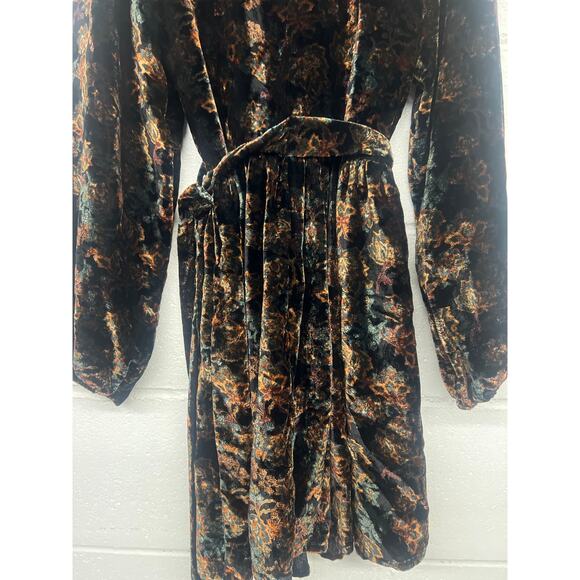 Slate and Willow Size XS Black Floral Velvet Tie Waist Long Sleeve Mini Dress - Picture 7 of 7